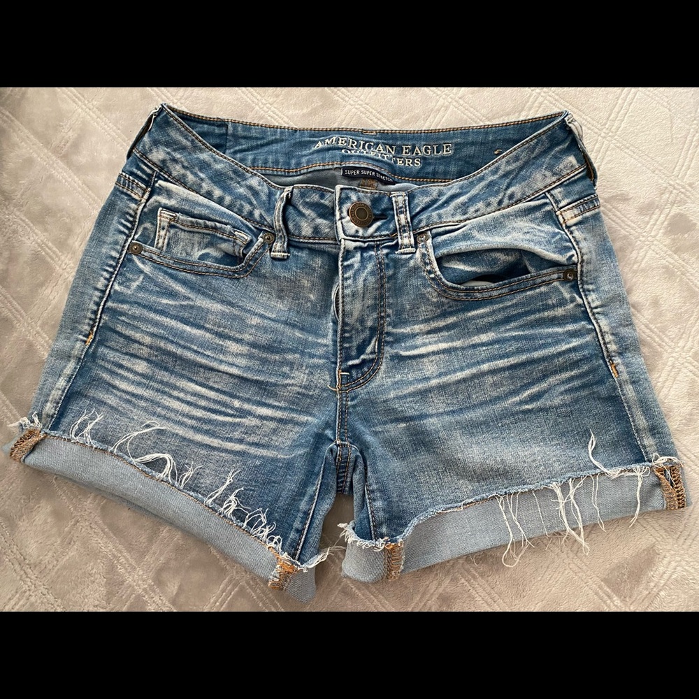 American Eagle 🦅 Size 6 Shorts